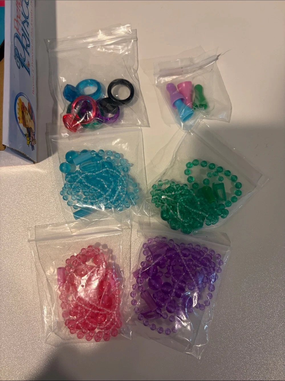 Hasbro Pretty Pretty Princess Game - Pink, Blue, Green
